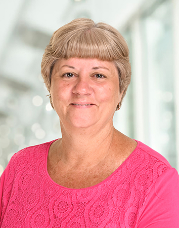 Karen Shealer Headshot
